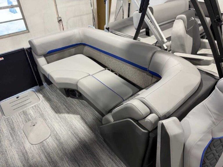 2026 Bennington 22MFB - SPS - Blackout US-ETWC6648J526 [photo 19]